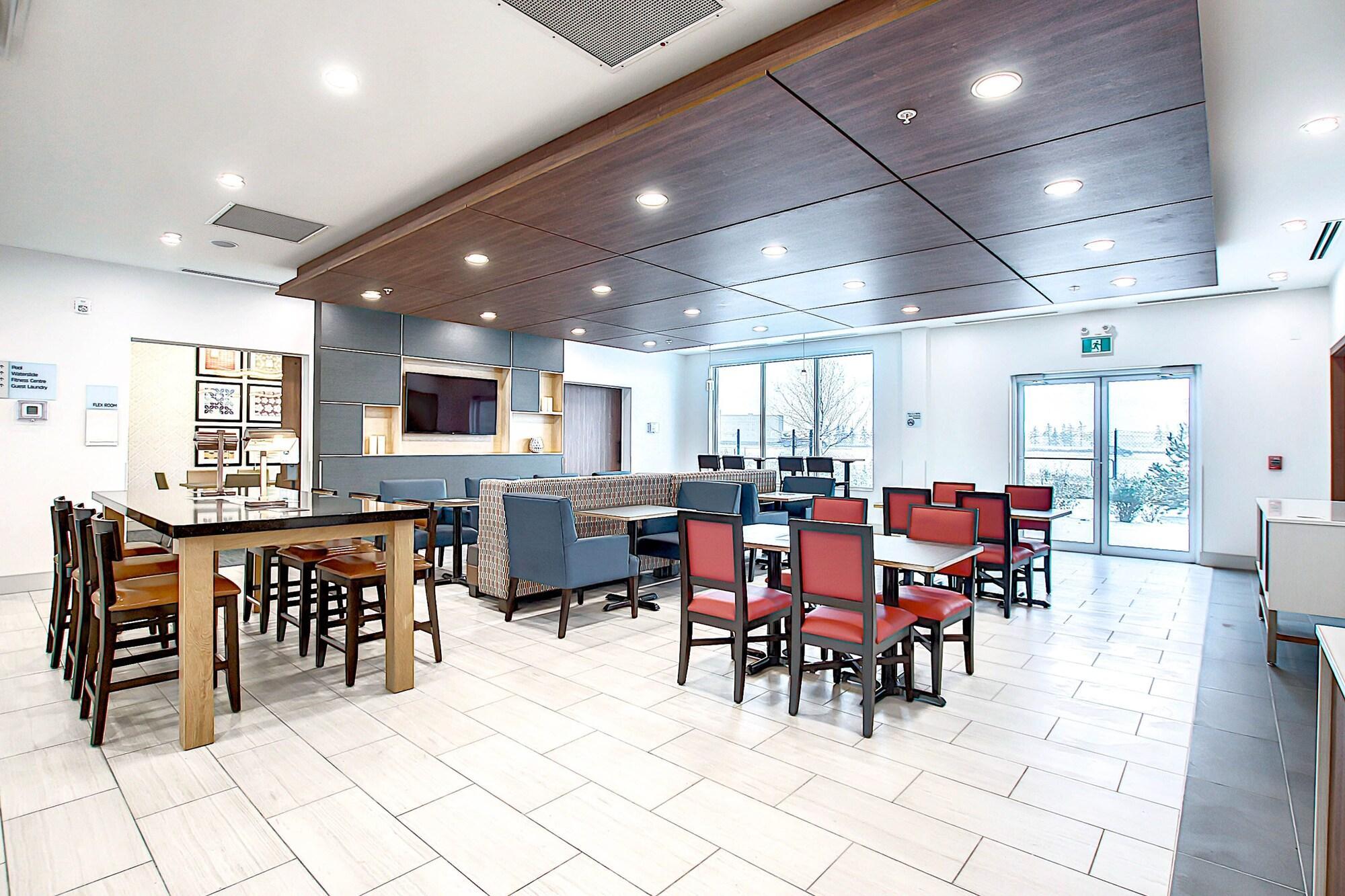 Holiday Inn Express & Suites - Calgary Airport Trail Ne By Ihg Exterior foto