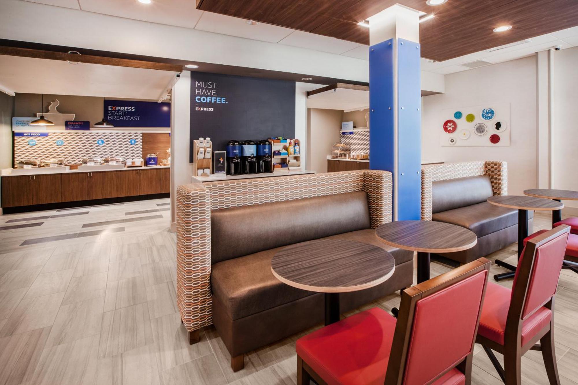 Holiday Inn Express & Suites - Calgary Airport Trail Ne By Ihg Exterior foto