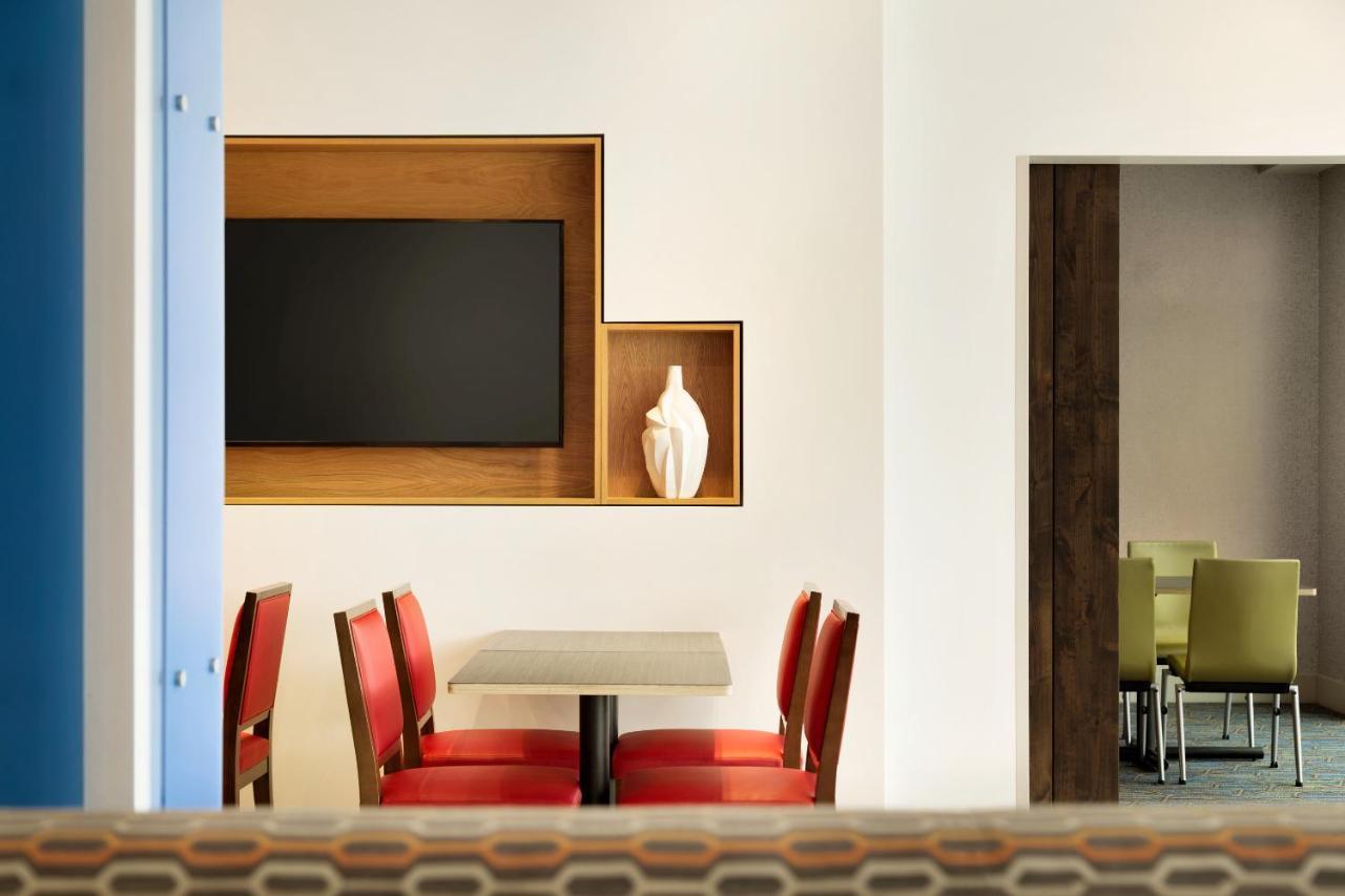 Holiday Inn Express & Suites - Calgary Airport Trail Ne By Ihg Exterior foto